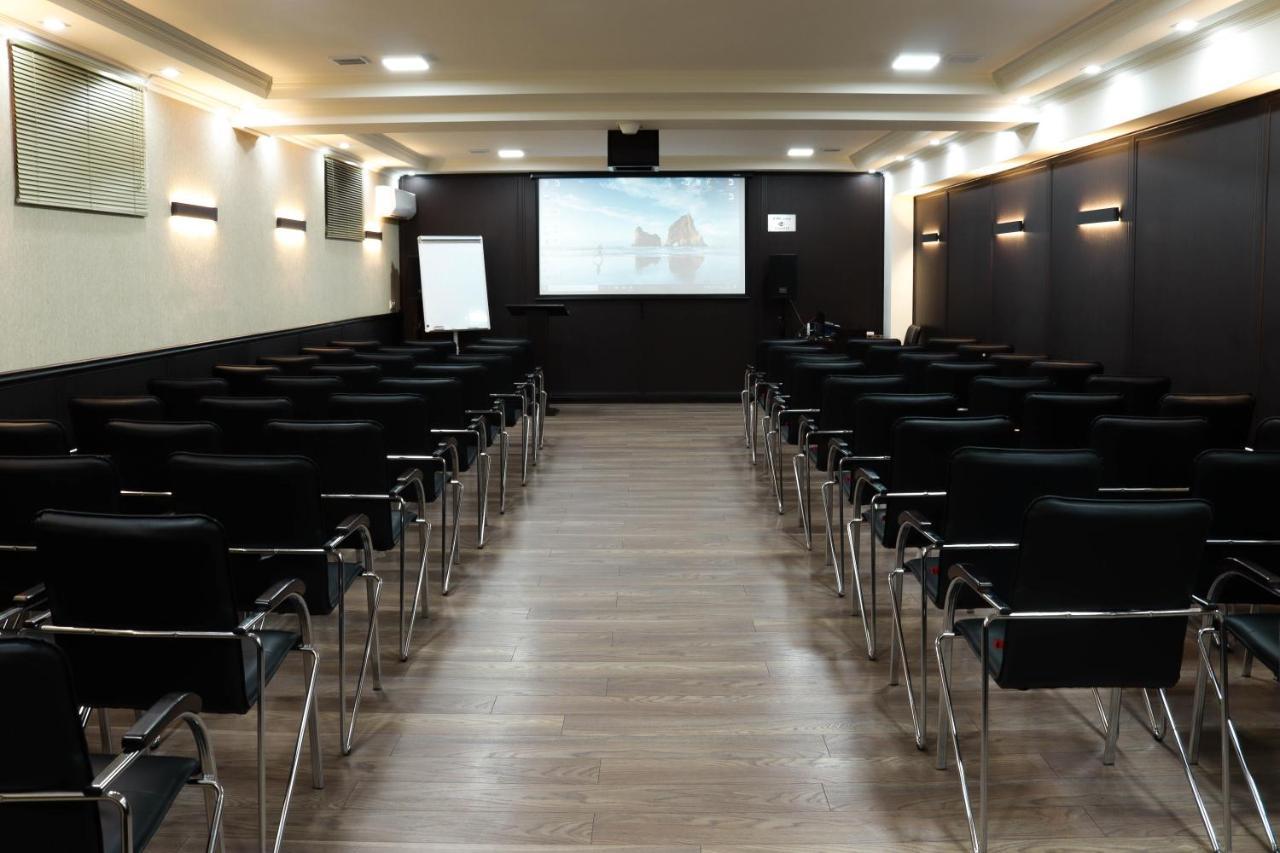 De'Mar Hotel Bişkek Dış mekan fotoğraf