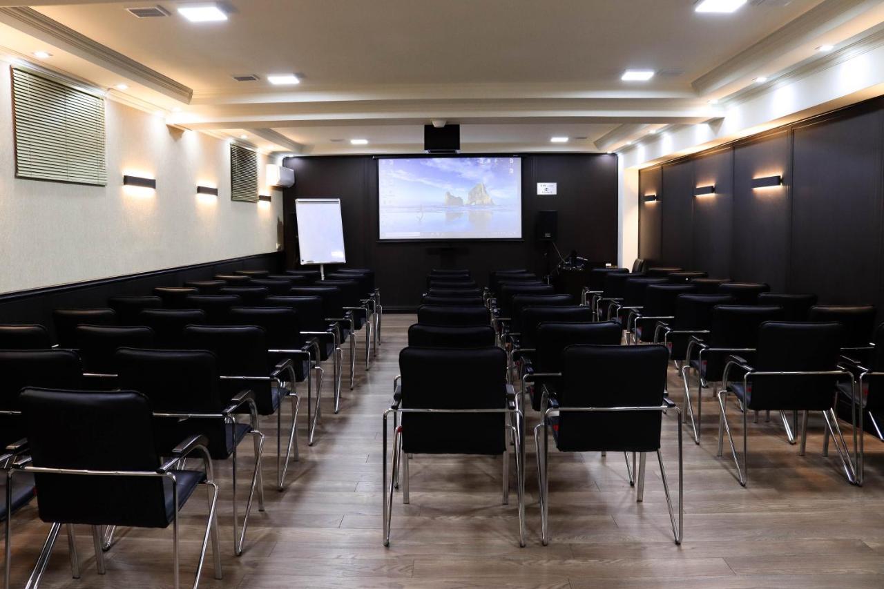 De'Mar Hotel Bişkek Dış mekan fotoğraf